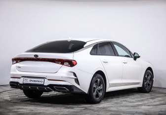 Подержанный автомобиль Kia K5 2020 года (5 фото)