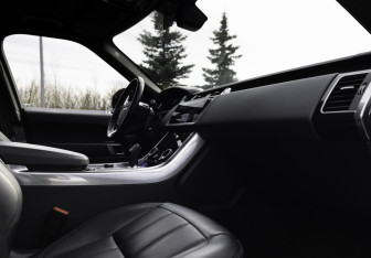 Подержанный автомобиль Land Rover Range Rover Sport 2022 года (24 фото)