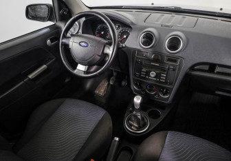 Подержанный автомобиль Ford Fusion 2007 года (9 фото)