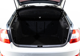 Подержанный автомобиль Skoda Octavia Liftback 2013 года (18 фото)