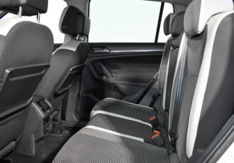 Подержанный автомобиль Volkswagen Tiguan 2019 года (12 фото)