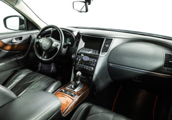 Подержанный автомобиль Infiniti FX 2013 года (9 фото)