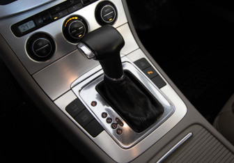 Подержанный автомобиль Volkswagen Passat Sedan 2006 года (14 фото)