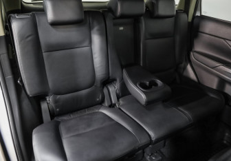 Подержанный автомобиль Mitsubishi Outlander 2014 года (24 фото)
