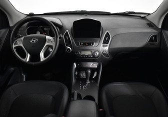 Подержанный автомобиль Hyundai ix35 2012 года (14 фото)