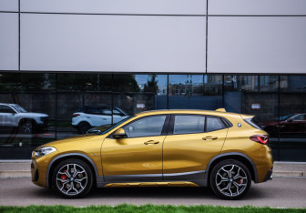 Подержанный автомобиль BMW X2 2021 года (10 фото)