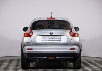 Подержанный автомобиль Nissan Juke 2012 года (6 фото)