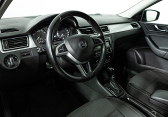 Подержанный автомобиль Skoda Rapid Liftback 2014 года (11 фото)