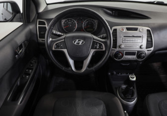 Подержанный автомобиль Hyundai i20 2010 года (10 фото)