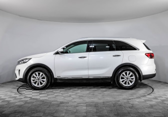 Подержанный автомобиль Kia Sorento 2019 года (8 фото)