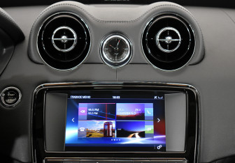 Подержанный автомобиль Jaguar XJ 2016 года (68 фото)