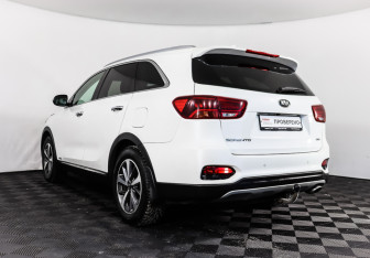 Подержанный автомобиль Kia Sorento 2018 года (7 фото)