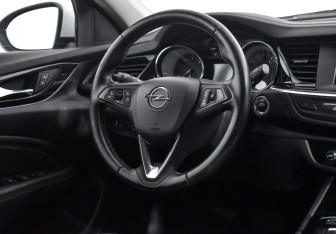 Подержанный автомобиль Opel Insignia Liftback 2018 года (13 фото)