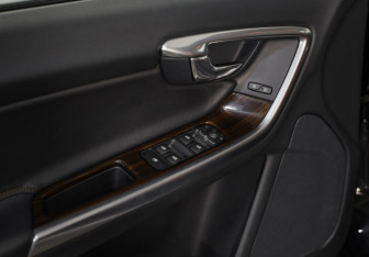 Подержанный автомобиль Volvo V60 Cross Country 2015 года (20 фото)