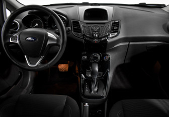 Подержанный автомобиль Ford Fiesta Hatchback 2016 года (13 фото)