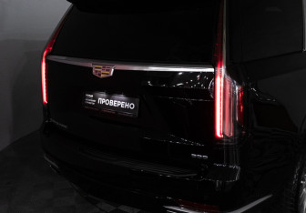 Подержанный автомобиль Cadillac Escalade Suv 2021 года (35 фото)