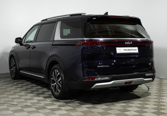 Подержанный автомобиль Kia Carnival 2023 года (7 фото)