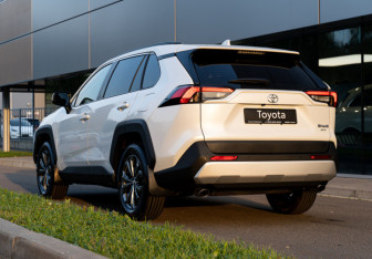 Новый Toyota RAV4 2025 (16 фото)