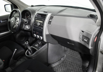 Подержанный автомобиль Nissan X-Trail 2008 года (12 фото)