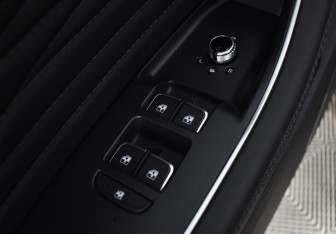 Подержанный автомобиль Hongqi HS5 2024 года (17 фото)