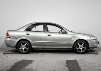 Подержанный автомобиль Nissan Almera Classic 2007 года (4 фото)