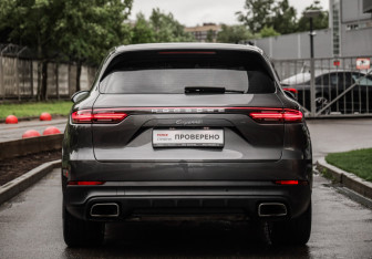 Подержанный автомобиль Porsche Cayenne 2020 года (7 фото)