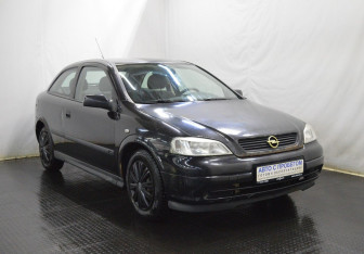 Подержанный автомобиль Opel Astra Hatchback 2003 года (3 фото)