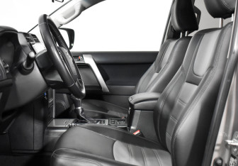 Подержанный автомобиль Toyota Land Cruiser Prado 2022 года (11 фото)