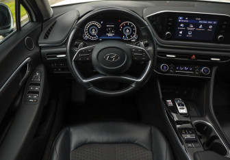 Подержанный автомобиль Hyundai Sonata 2021 года (12 фото)