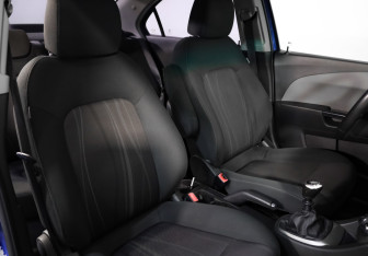 Подержанный автомобиль Chevrolet Aveo Sedan 2012 года (15 фото)