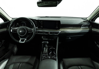 Подержанный автомобиль Kia K5 2021 года (13 фото)