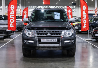 Подержанный автомобиль Mitsubishi Pajero 2017 года (3 фото)