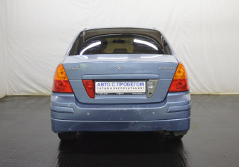 Подержанный автомобиль Suzuki Liana Sedan 2006 года (6 фото)