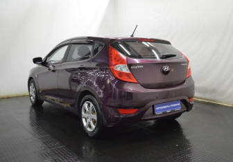Подержанный автомобиль Hyundai Solaris Hatchback 2011 года (7 фото)