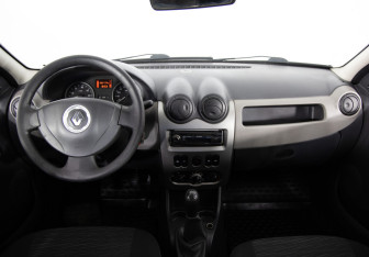 Подержанный автомобиль Renault Logan Sedan 2012 года (9 фото)
