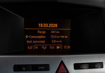 Подержанный автомобиль Opel Astra Hatchback 2010 года (14 фото)