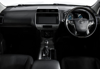 Подержанный автомобиль Toyota Land Cruiser Prado 2019 года (18 фото)