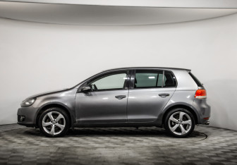 Подержанный автомобиль Volkswagen Golf Hatchback 2009 года (8 фото)