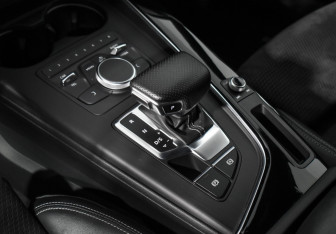 Подержанный автомобиль Audi A4 Sedan 2018 года (12 фото)