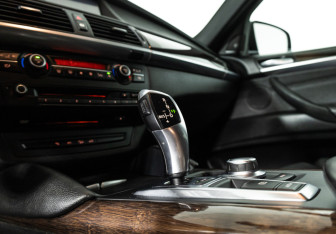 Подержанный автомобиль BMW X6 2009 года (17 фото)