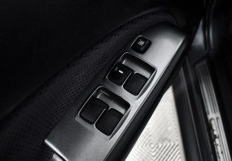 Подержанный автомобиль Mitsubishi Outlander 2006 года (10 фото)