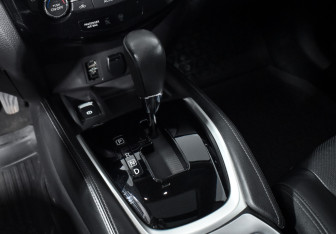 Подержанный автомобиль Nissan X-Trail 2017 года (11 фото)