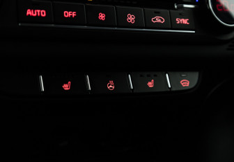 Подержанный автомобиль Kia Ceed Hatchback 2019 года (18 фото)