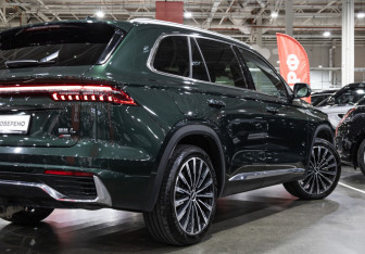 Подержанный автомобиль Geely Monjaro 2025 года (13 фото)