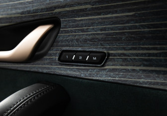 Подержанный автомобиль Geely Monjaro 2023 года (16 фото)