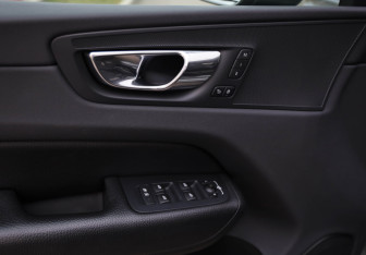 Подержанный автомобиль Volvo XC60 2018 года (19 фото)