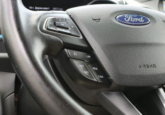 Подержанный автомобиль Ford Kuga 2017 года (13 фото)