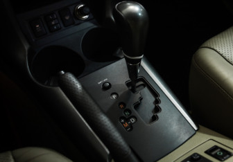 Подержанный автомобиль Toyota RAV4 2011 года (15 фото)