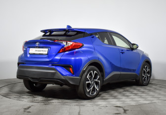 Подержанный автомобиль Toyota C-HR 2018 года (5 фото)