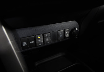 Подержанный автомобиль Toyota RAV4 2015 года (16 фото)